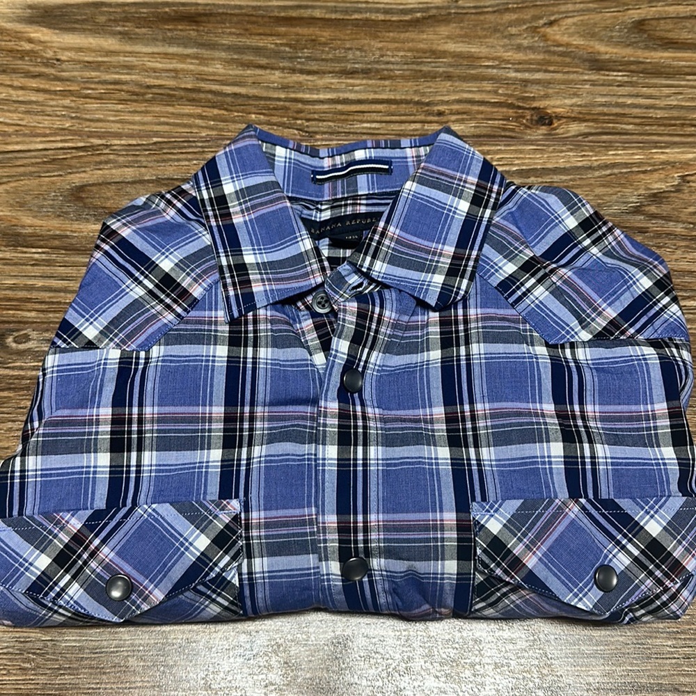 Mens Banana Republic button long sleeve shirt. Size Small.